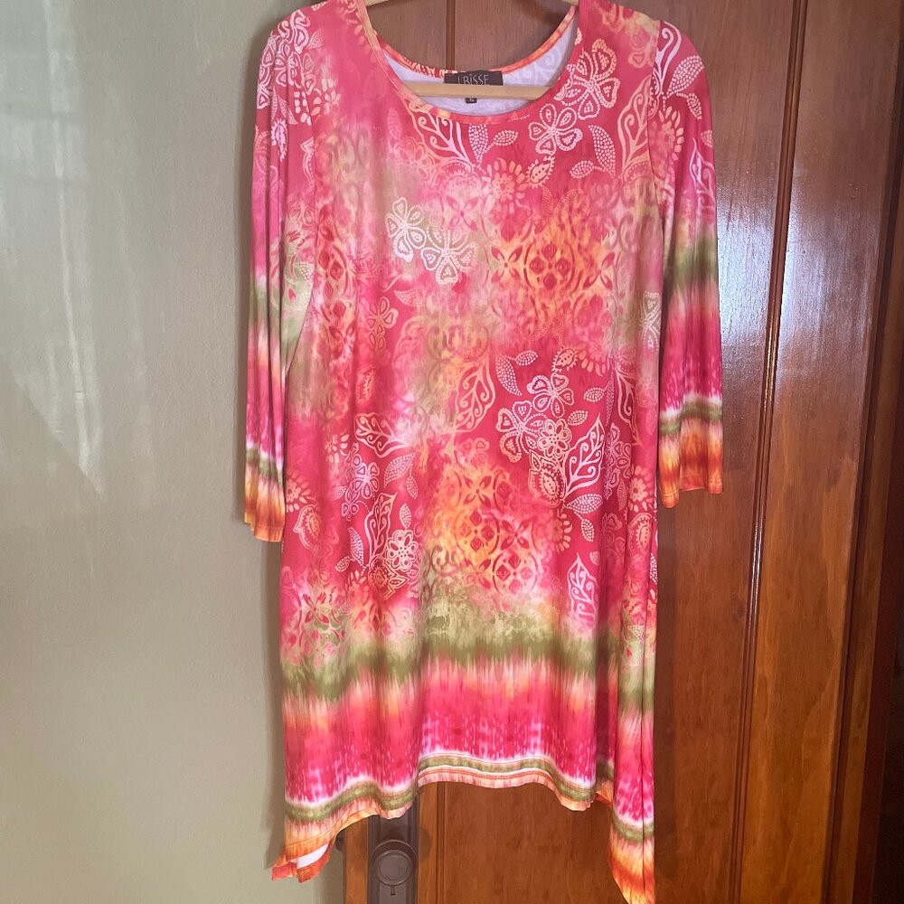 Lbisse XL tunic. Floral/ watercolor pattern. 3/4 sleeves. Top shirt.